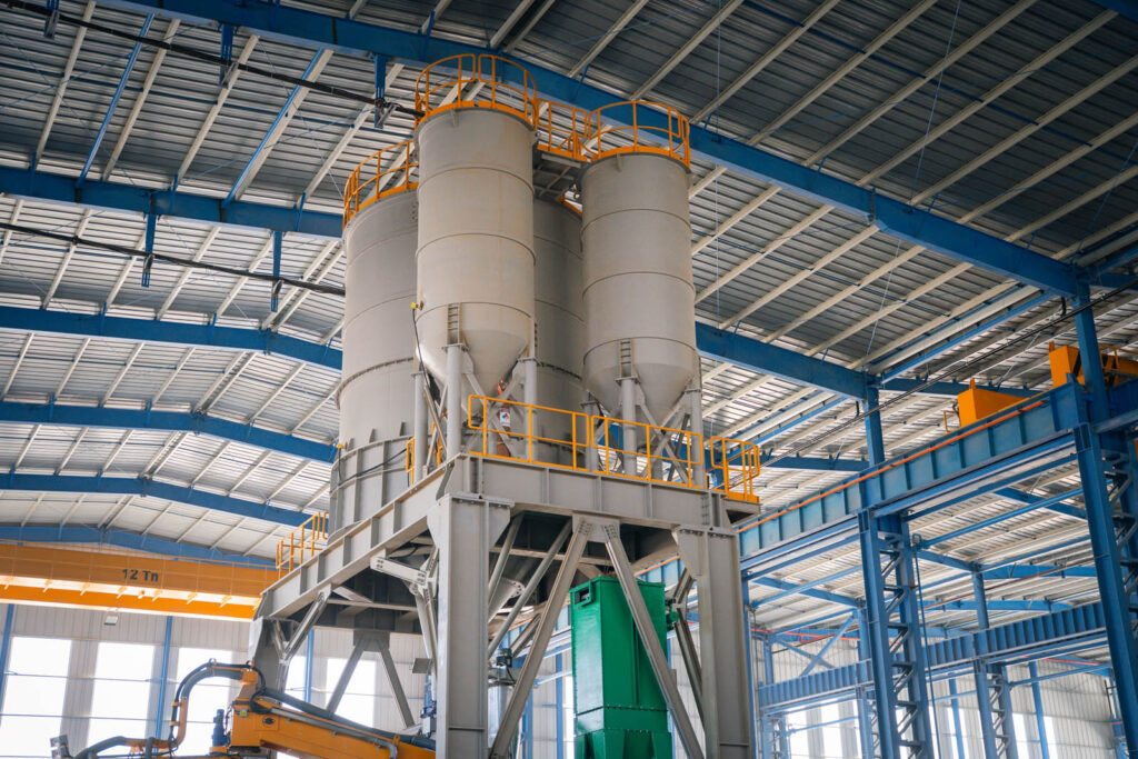Fabricación y montaje de silos de Moulding Line - Bradken | FyCo