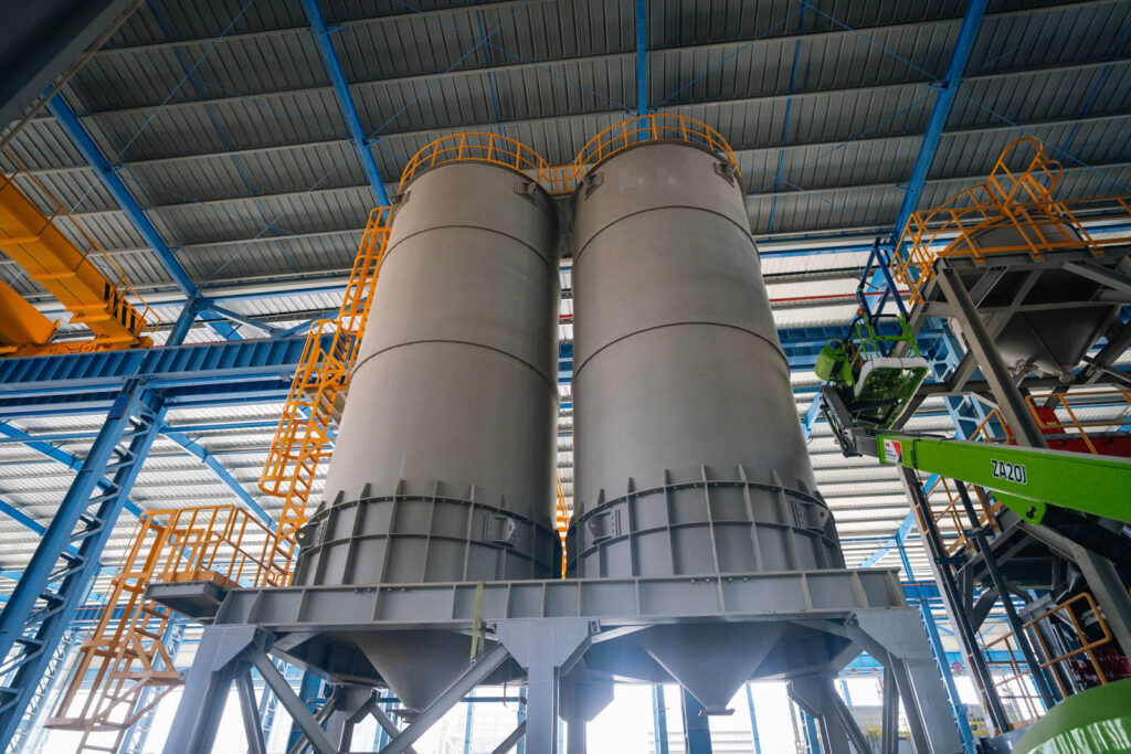 Fabricación y montaje de silos de Moulding Line - Bradken | FyCo
